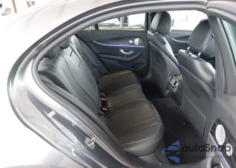 2017 Mercedes-Benz E 300 4Matic z USA, uszkodzony, nr VIN WDDZF4KBXHA194804